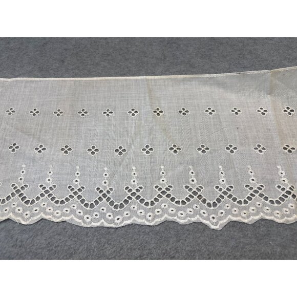 Vintage 6.5" x 2 yards Cream Eyelet Lace Trim Fabric with Scalloped Edge - Picture 1 of 5